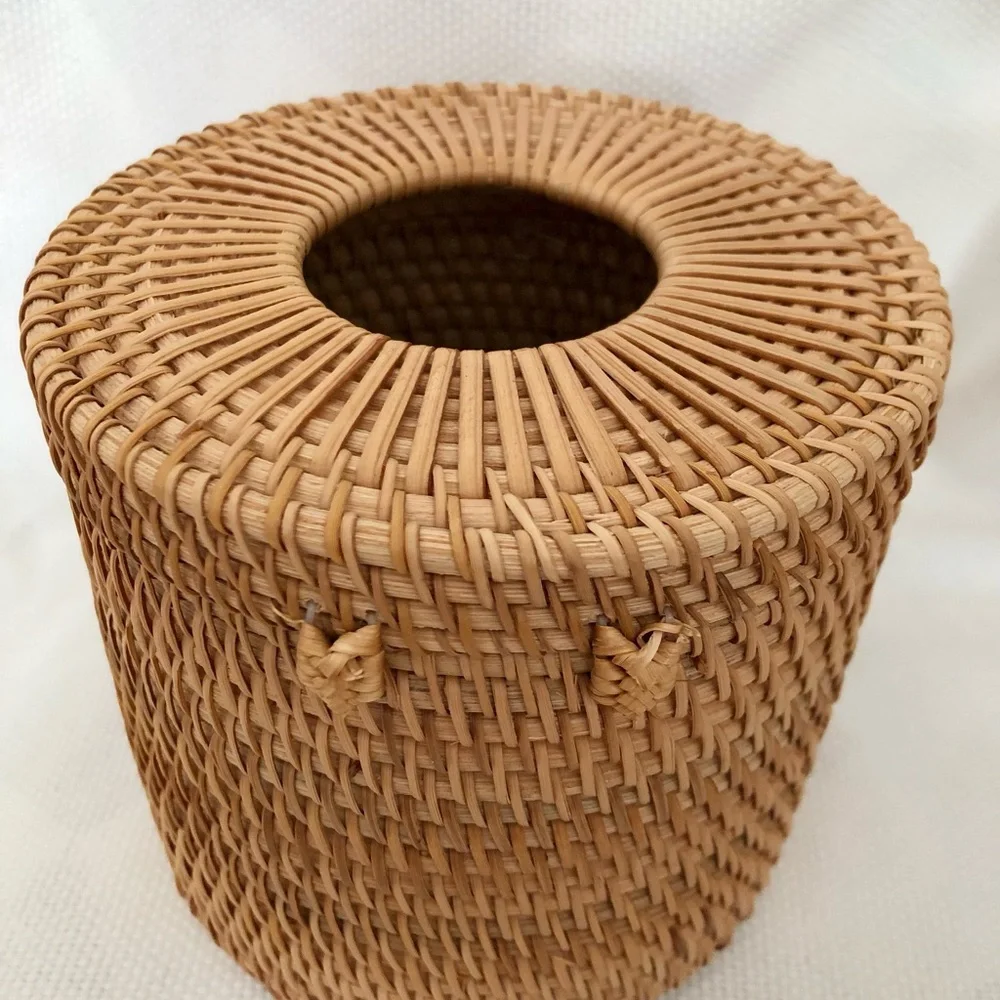 Woven Rattan Tissue Box Cover in Natural Tan NWOT Boho Beachy Rustic Coastal